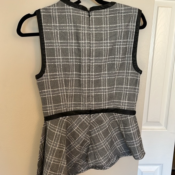BCBG Asymmetrical peplum - Picture 3 of 3